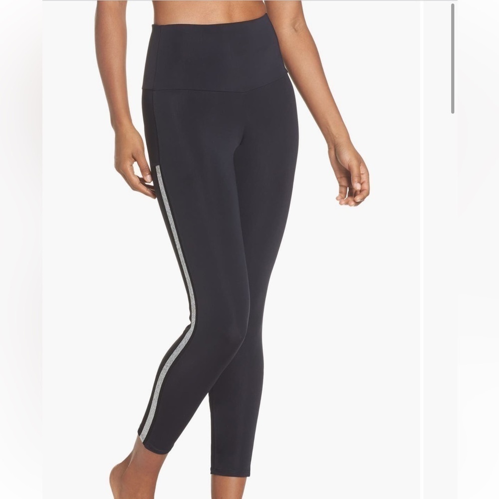 Onzie Side Runner High Waist Leggings in Black/Silver Size M/L